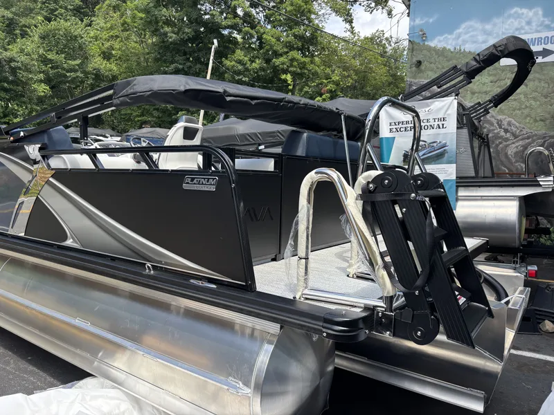 Slide: The Image of Avalon LSZ - 21 FT Elite Triple-toon "Blue Dominus" 2026 - 7