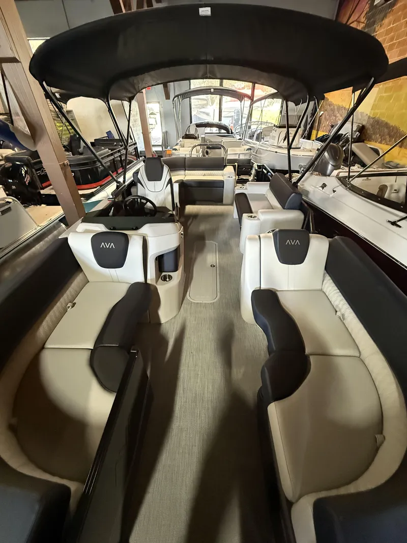 Slide: The Image of Avalon LSZ - 21 FT Elite Triple-toon "Blue Dominus" 2026 - 8