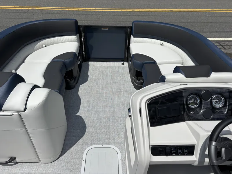 Slide: The Image of Avalon LSZ - 21 FT Elite Triple-toon "Blue Dominus" 2026 - 1