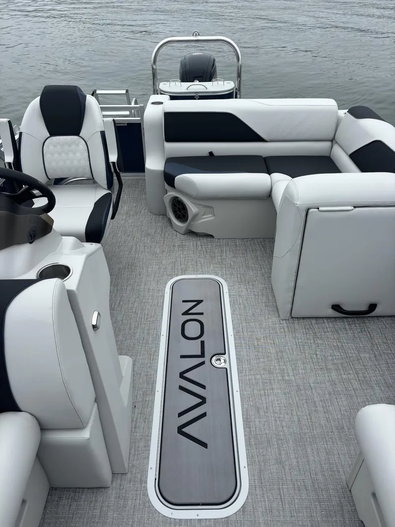 Slide: The Image of Avalon Venture - 19 FT Cruise Rear Bench Triple Toon "Blue Velocity" 2025 - 8