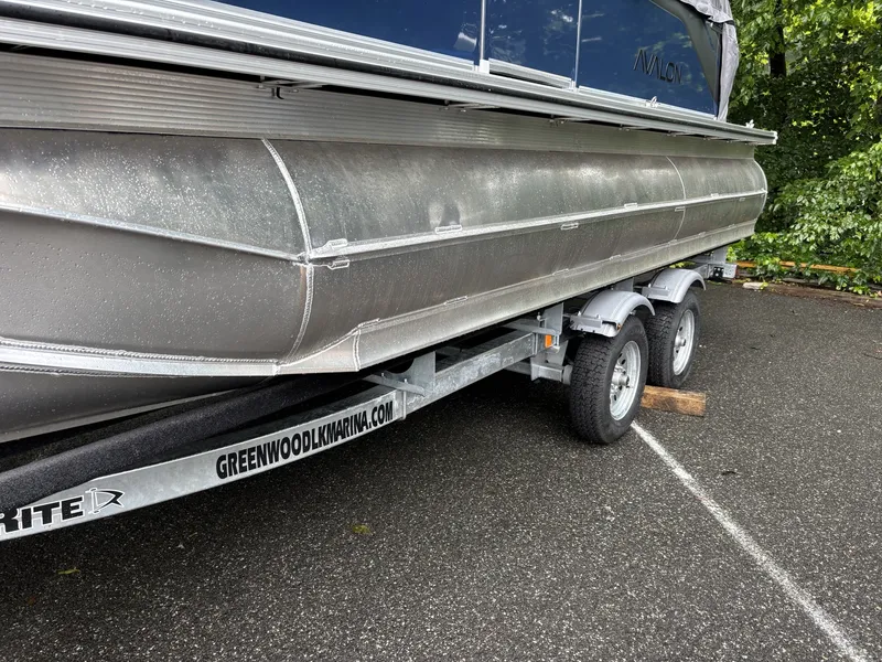 Slide: The Image of Avalon Venture - 19 FT Cruise Rear Bench Triple Toon "Blue Velocity" 2025 - 2