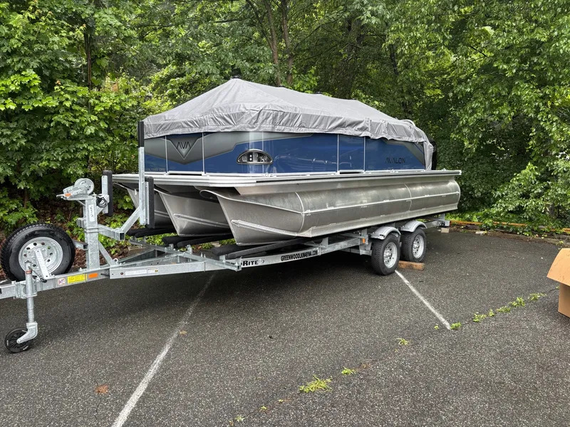 Slide: The Image of Avalon Venture - 19 FT Cruise Rear Bench Triple Toon "Blue Velocity" 2025 - 1
