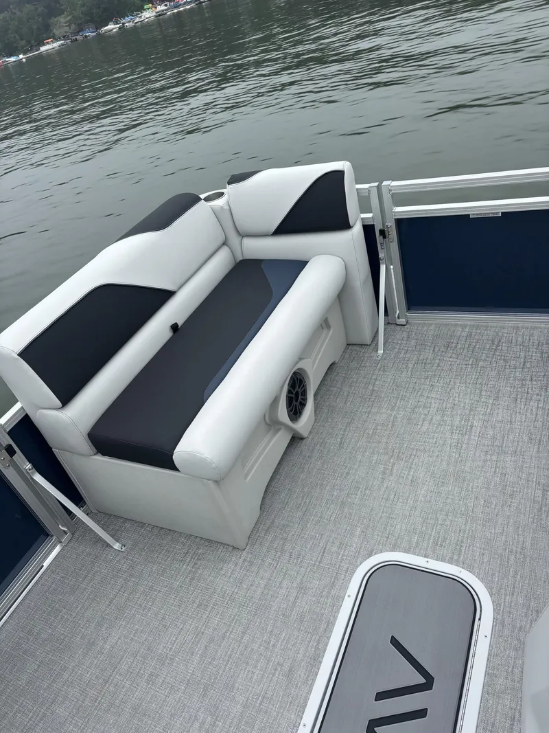 Slide: The Image of Avalon Venture - 19 FT Cruise Rear Bench Triple Toon "Blue Velocity" 2025 - 7