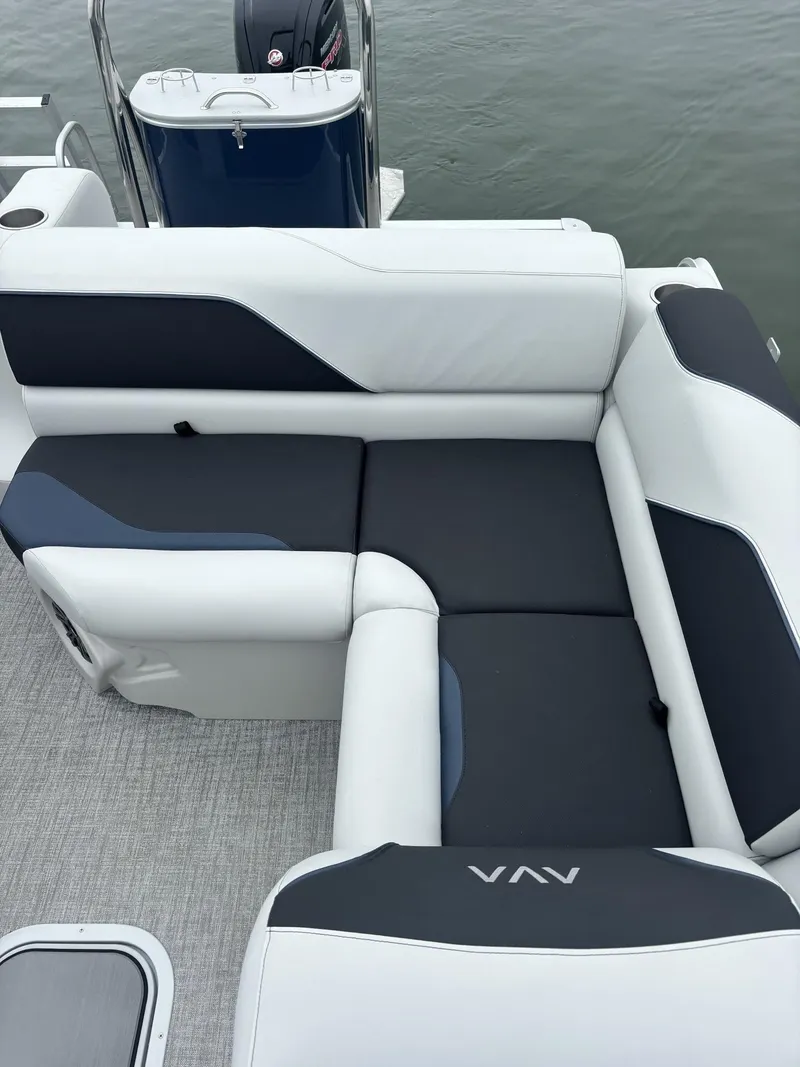 Slide: The Image of Avalon Venture - 19 FT Cruise Rear Bench Triple Toon "Blue Velocity" 2025 - 9