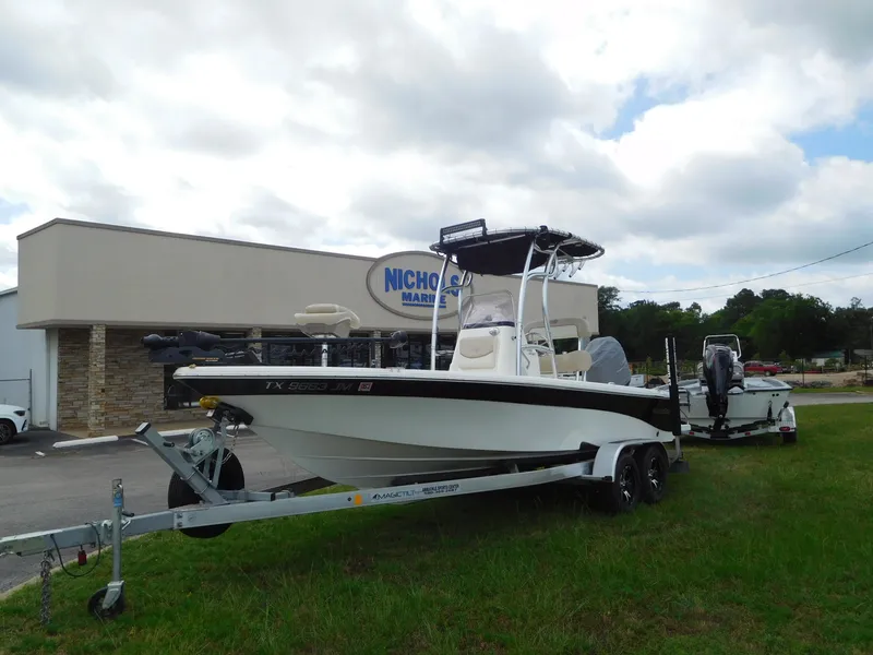Slide: The Image of NauticStar 2140 Sport 2018 - 1