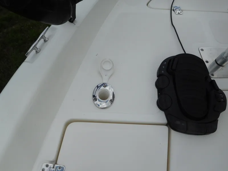Slide: The Image of NauticStar 2140 Sport 2018 - 13