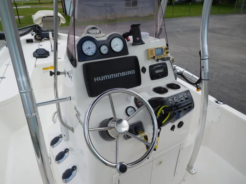 Slide: The Image of NauticStar 2140 Sport 2018 - 16