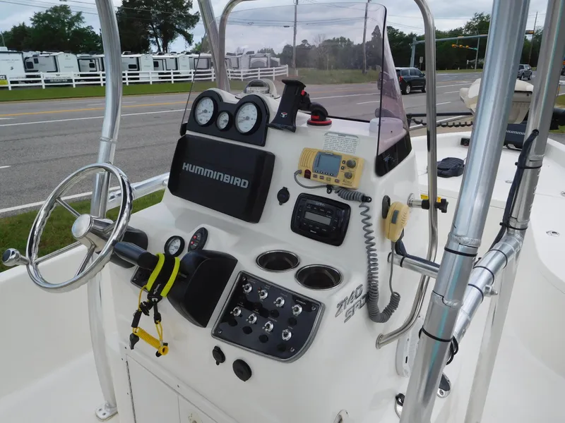 Slide: The Image of NauticStar 2140 Sport 2018 - 8