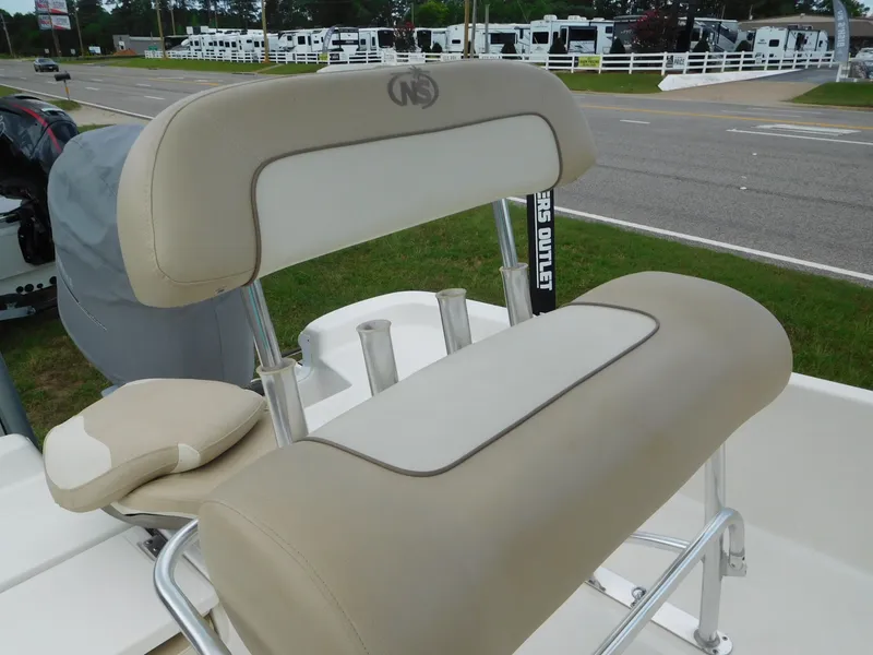 Slide: The Image of NauticStar 2140 Sport 2018 - 9