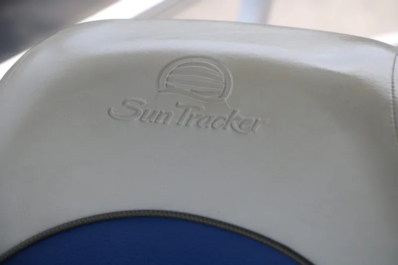 Slide: The Image of SunTracker Fishing Barge 20 Dlx 2013 - 40