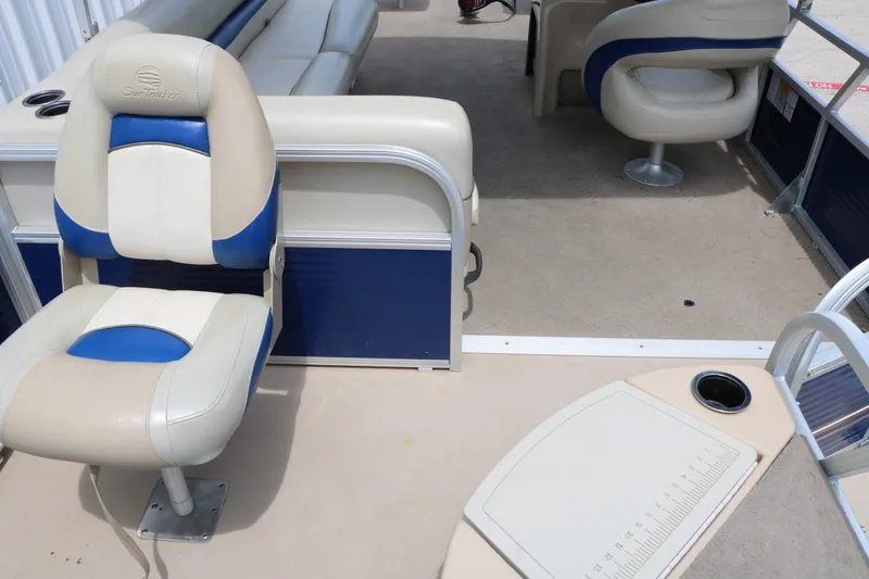 Slide: The Image of SunTracker Fishing Barge 20 Dlx 2013 - 23
