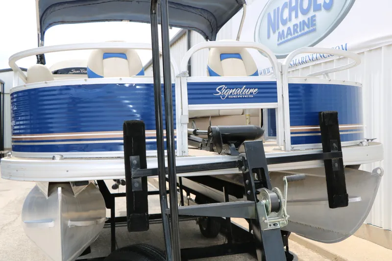 Slide: The Image of SunTracker Fishing Barge 20 Dlx 2013 - 12