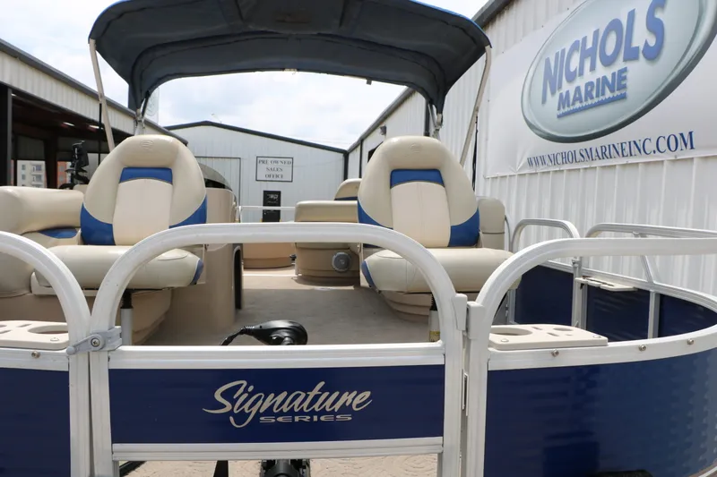 Slide: The Image of SunTracker Fishing Barge 20 Dlx 2013 - 16