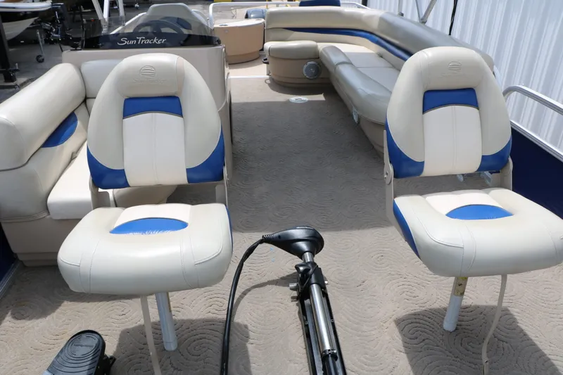 Slide: The Image of SunTracker Fishing Barge 20 Dlx 2013 - 17