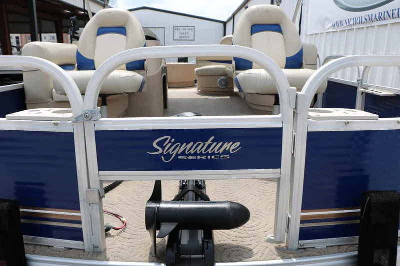 Slide: The Image of SunTracker Fishing Barge 20 Dlx 2013 - 15