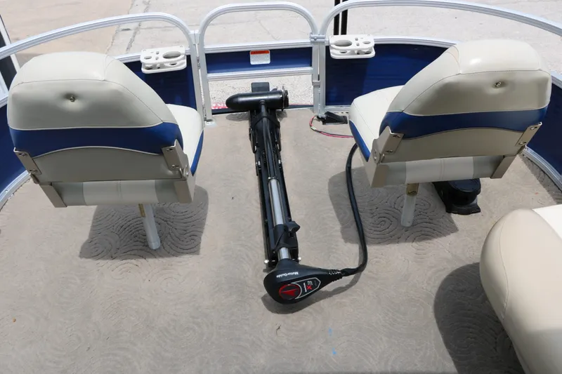 Slide: The Image of SunTracker Fishing Barge 20 Dlx 2013 - 36
