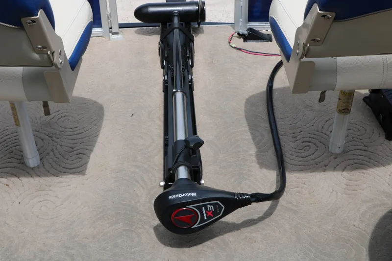 Slide: The Image of SunTracker Fishing Barge 20 Dlx 2013 - 37