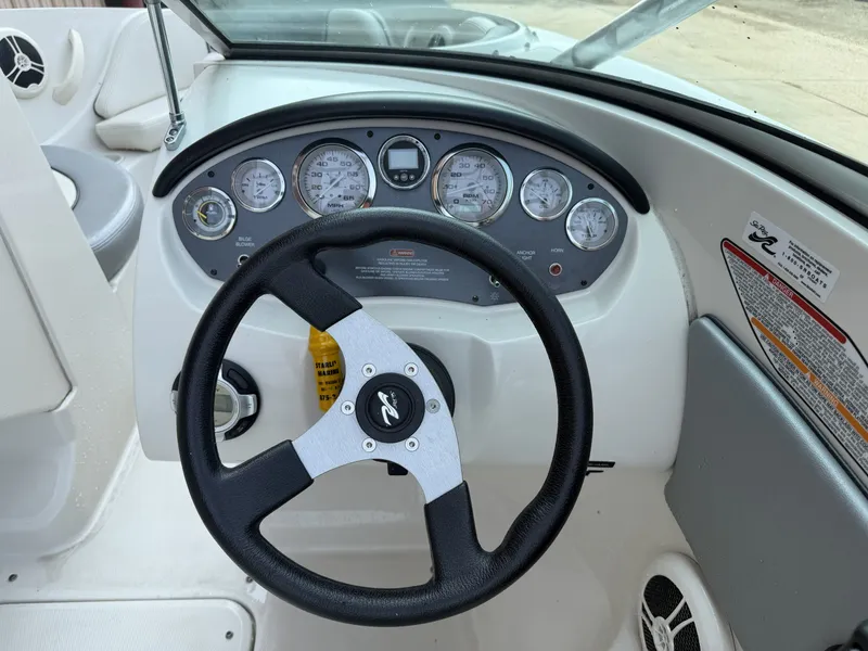 Slide: The Image of Sea Ray 185 SPORT 2009 - 9