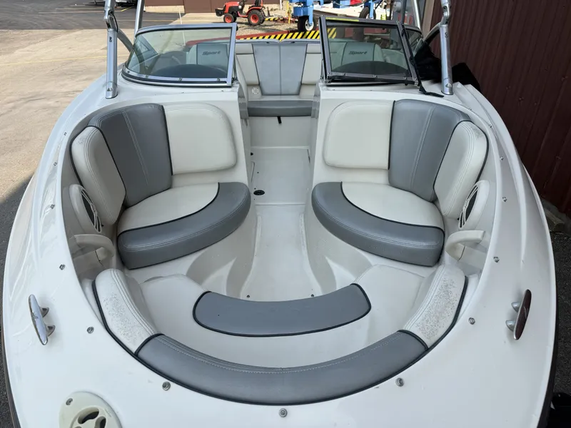 Slide: The Image of Sea Ray sea ray 2009 - 3