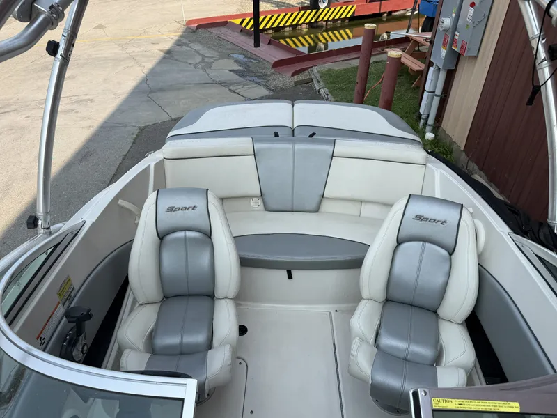 Slide: The Image of Sea Ray sea ray 2009 - 5