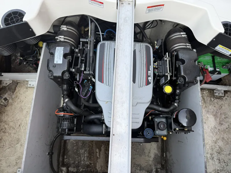 Slide: The Image of Sea Ray sea ray 2009 - 6