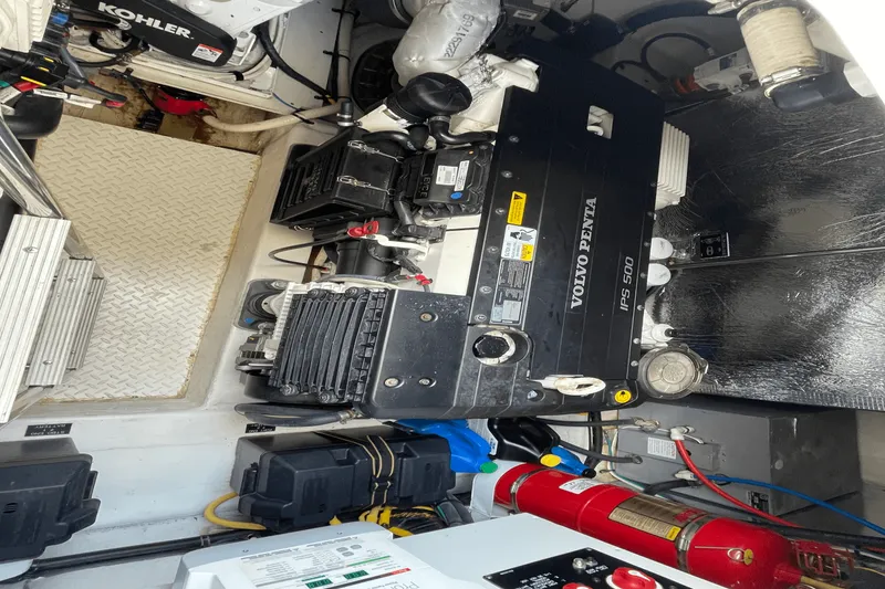 Slide: The Image of Cruisers 390 EXPRESS COUPE - DIESEL 2016 - 51