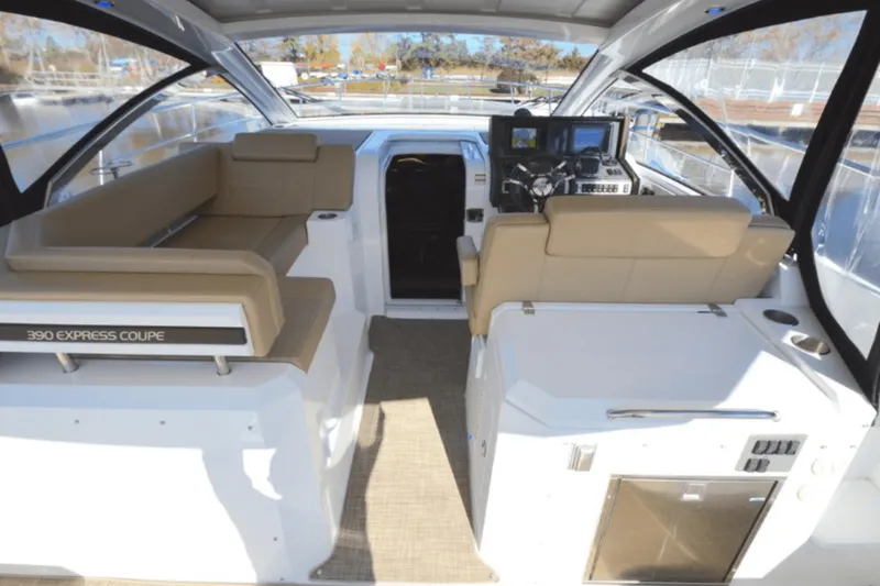 Slide: The Image of Cruisers Yachts 390 EXPRESS COUPE - DIESEL 2016 - 17