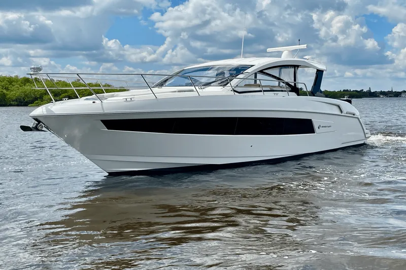 Slide: The Image of Cruisers Yachts 390 EXPRESS COUPE - DIESEL 2016 - 2