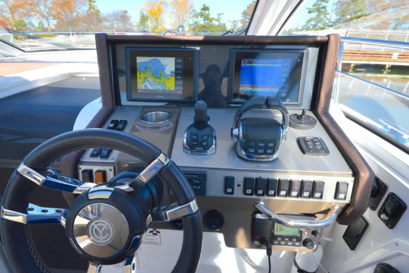 Slide: The Image of Cruisers Yachts 390 EXPRESS COUPE - DIESEL 2016 - 23