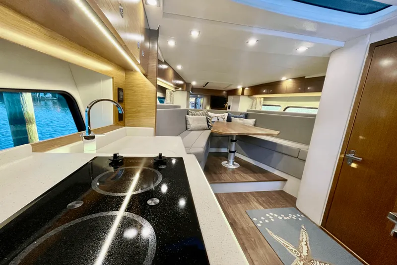 Slide: The Image of Cruisers Yachts 390 EXPRESS COUPE - DIESEL 2016 - 30