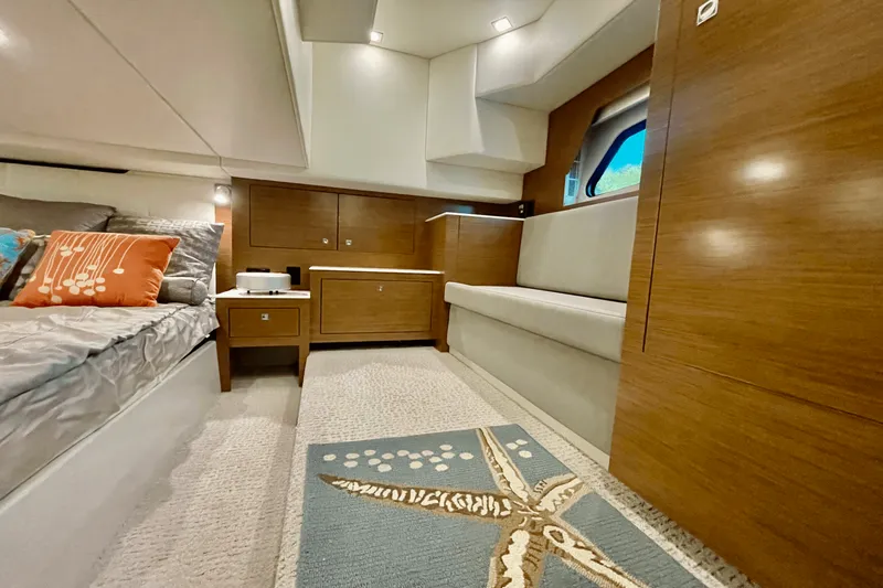 Slide: The Image of Cruisers Yachts 390 EXPRESS COUPE - DIESEL 2016 - 39