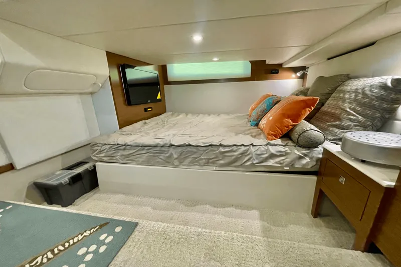 Slide: The Image of Cruisers Yachts 390 EXPRESS COUPE - DIESEL 2016 - 40