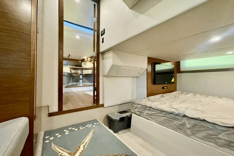 Slide: The Image of Cruisers Yachts 390 EXPRESS COUPE - DIESEL 2016 - 41