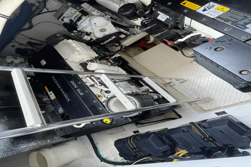 Slide: The Image of Cruisers Yachts 390 EXPRESS COUPE - DIESEL 2016 - 49