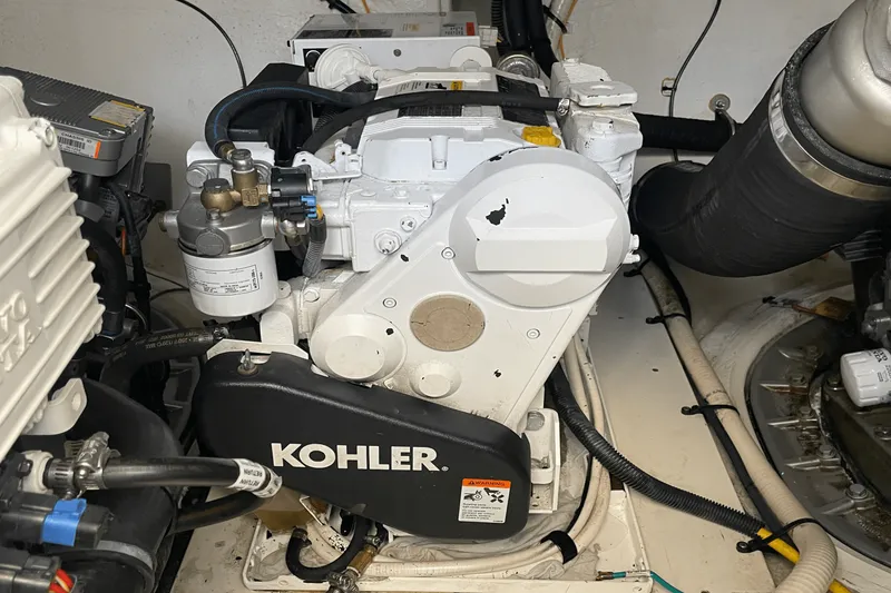 Slide: The Image of Cruisers Yachts 390 EXPRESS COUPE - DIESEL 2016 - 52