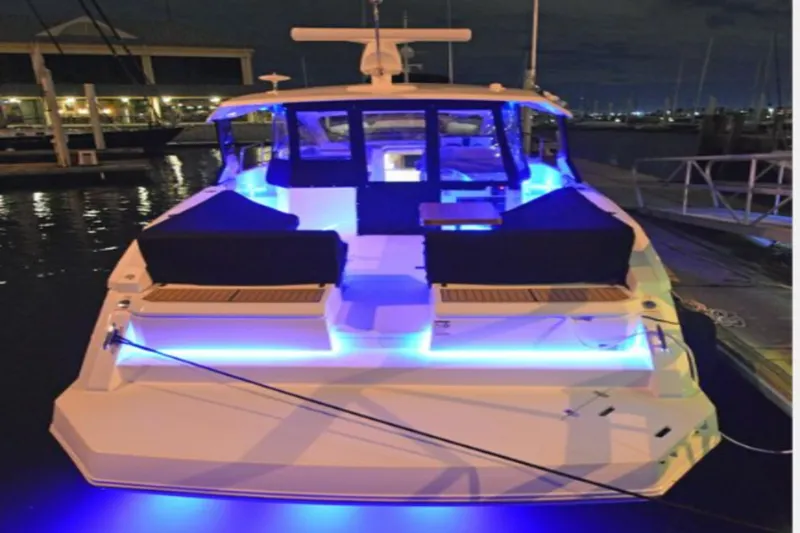 Slide: The Image of Cruisers Yachts 390 EXPRESS COUPE - DIESEL 2016 - 55