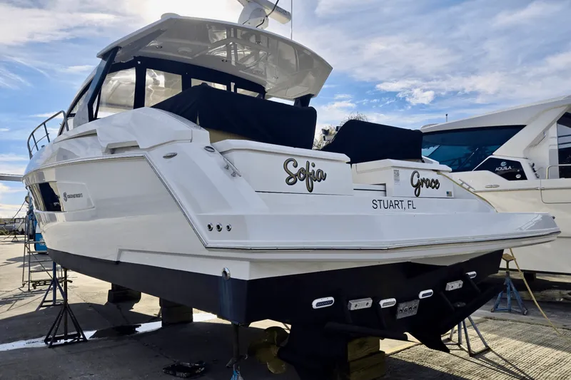 Slide: The Image of Cruisers Yachts 390 EXPRESS COUPE - DIESEL 2016 - 58