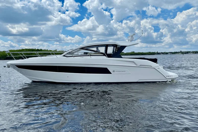 Slide: The Image of Cruisers Yachts 390 EXPRESS COUPE - DIESEL 2016 - 59
