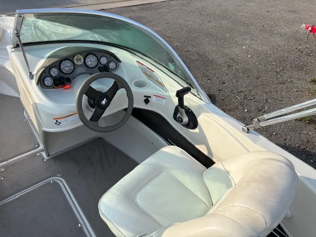 Slide: The Image of Sea Ray 175BR 2006 - 3