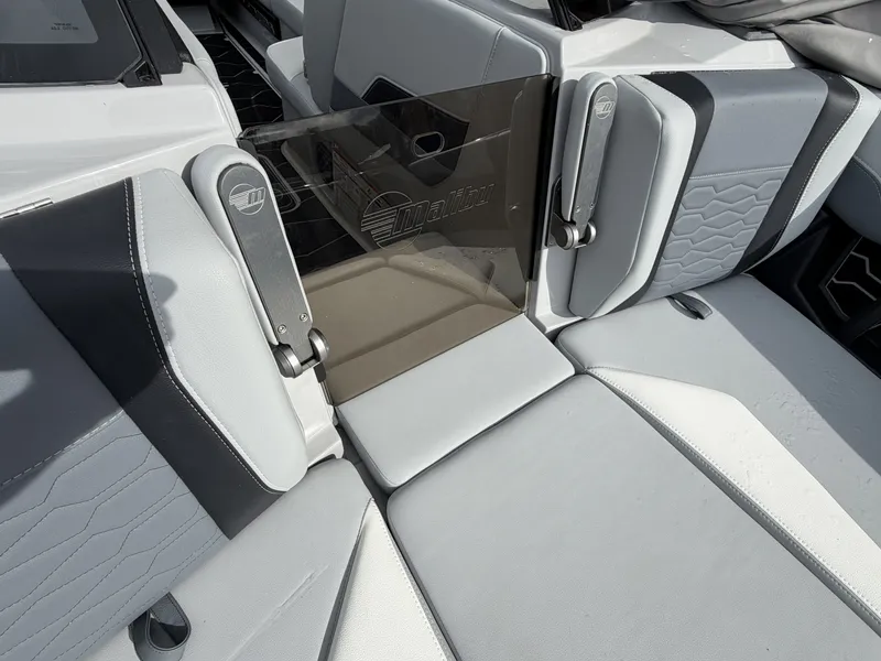 Slide: The Image of Malibu 22MXZ 2026 - 14