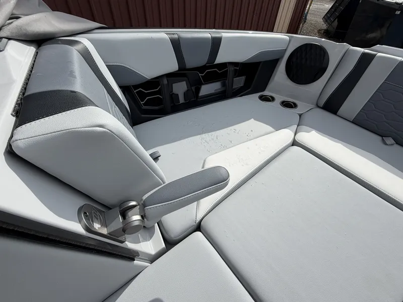 Slide: The Image of Malibu 22MXZ 2026 - 13