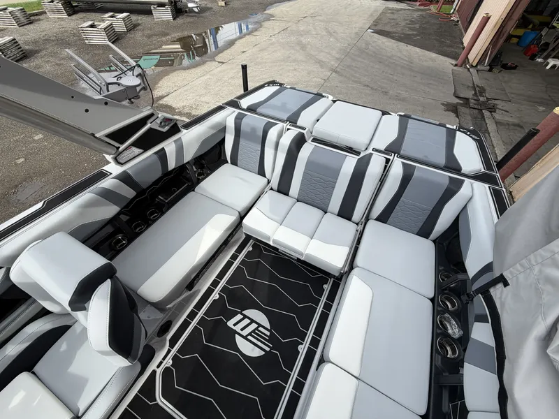 Slide: The Image of Malibu 22MXZ 2026 - 17