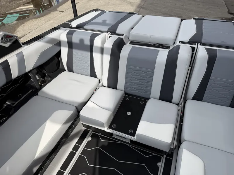 Slide: The Image of Malibu 22MXZ 2026 - 15
