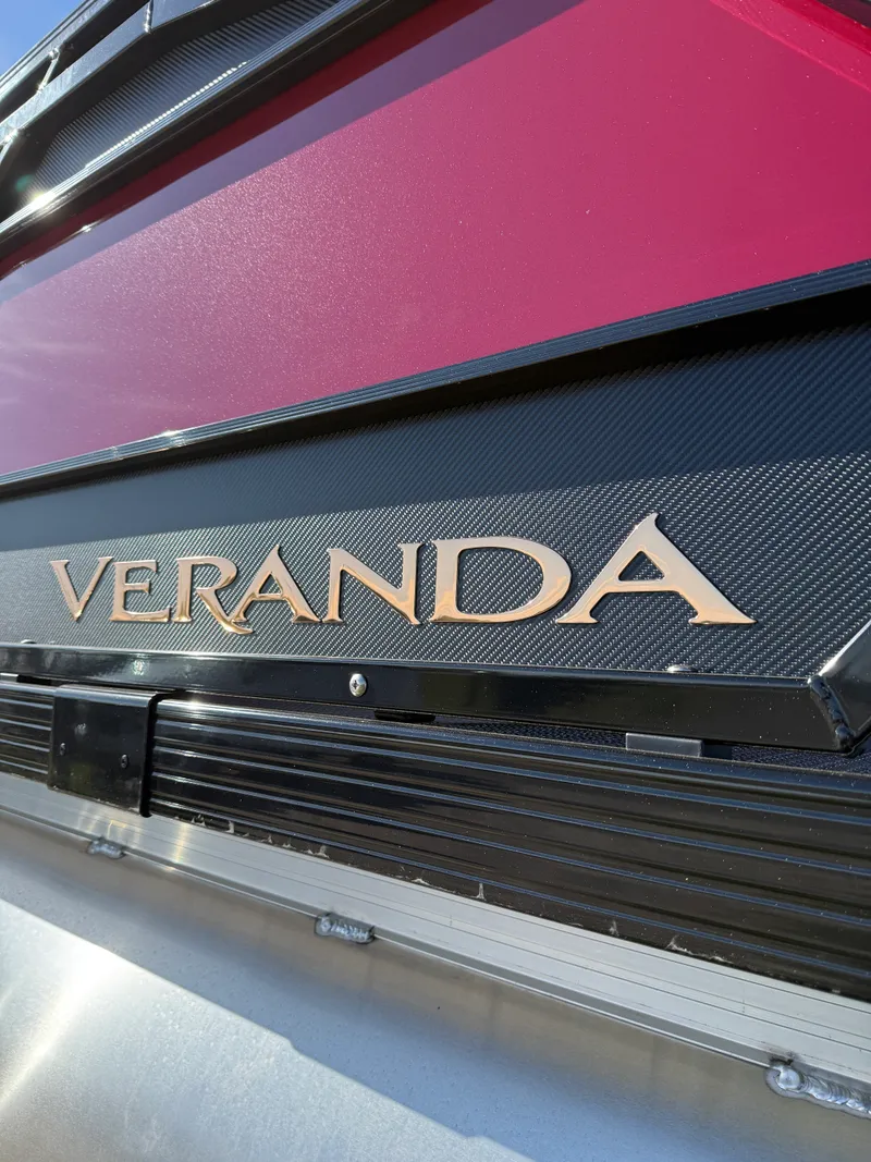 Slide: The Image of Veranda VR235F2 2026 - 1