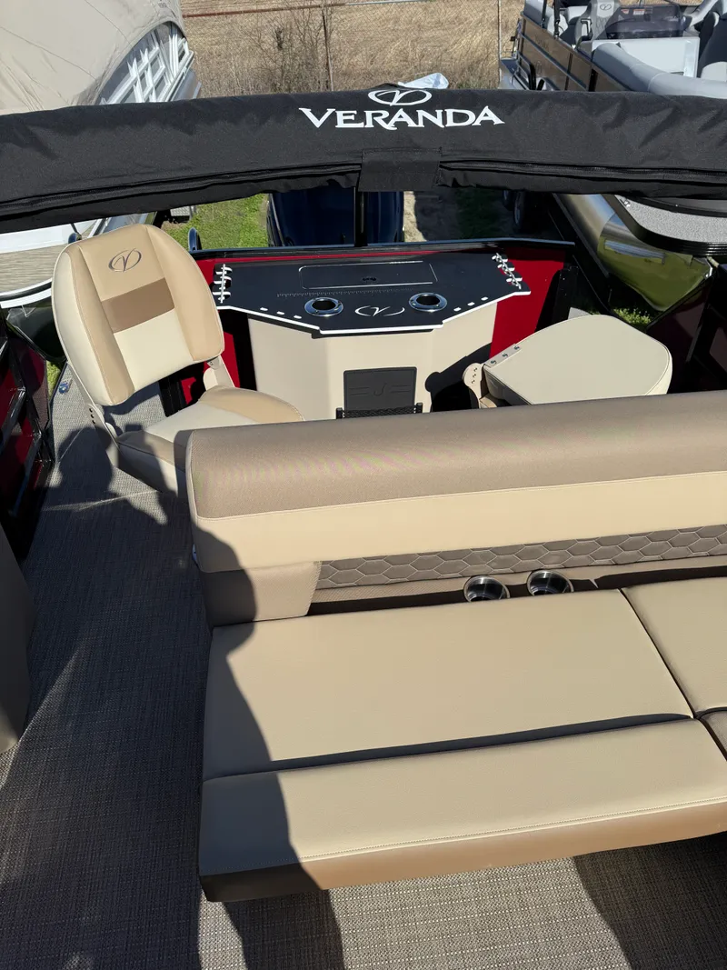 Slide: The Image of Veranda VR235F2 2026 - 21