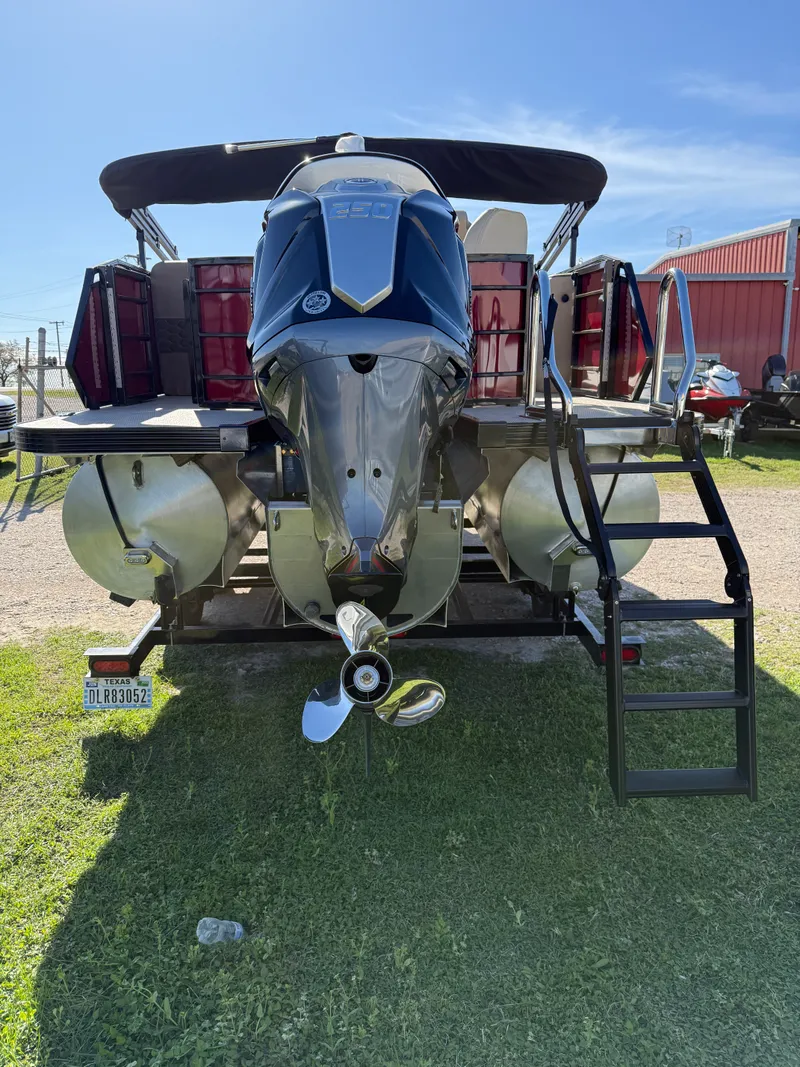 Slide: The Image of Veranda VR235F2 2026 - 4
