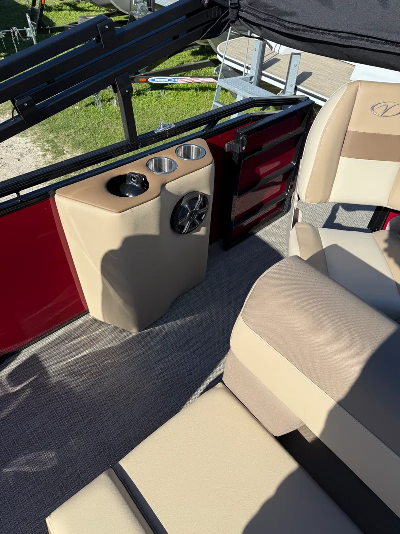 Slide: The Image of Veranda VR235F2 2026 - 20