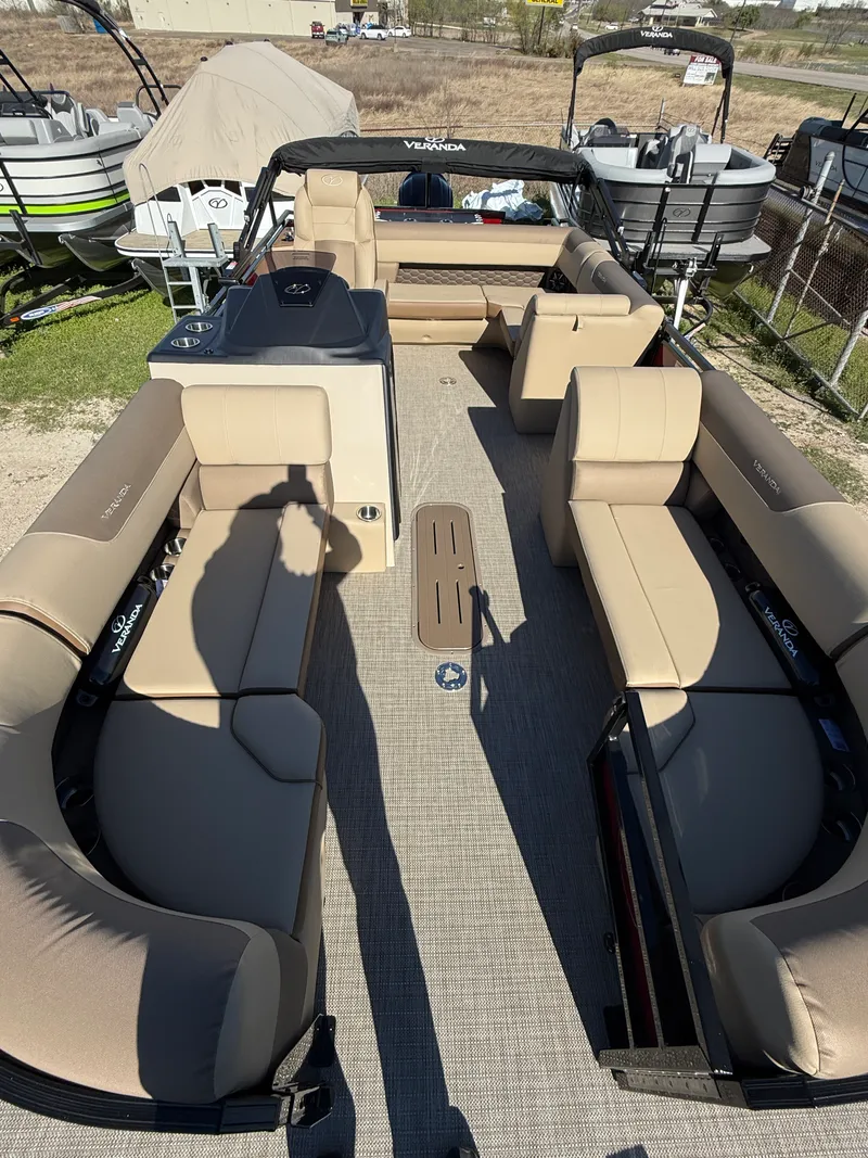 Slide: The Image of Veranda VR235F2 2026 - 8