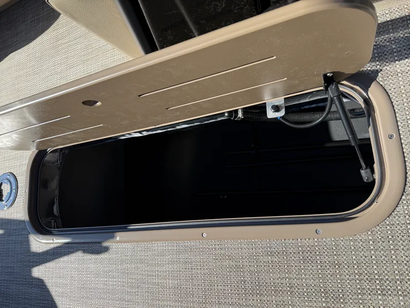 Slide: The Image of Veranda VR235F2 2026 - 13
