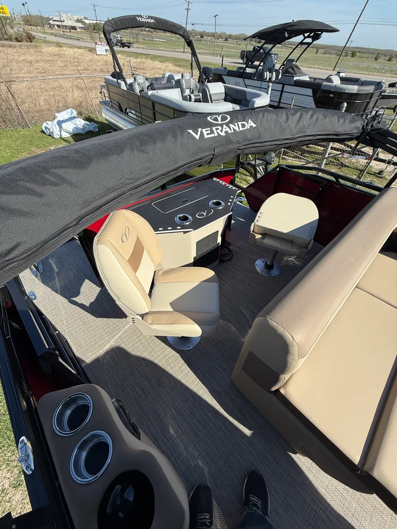Slide: The Image of Veranda VR235F2 2026 - 19